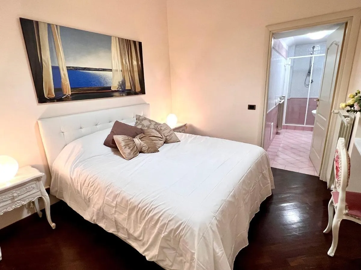 Domus Elena - Plebiscito Apartment Naples