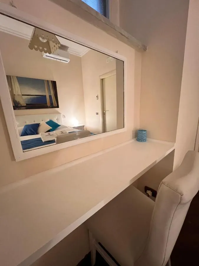Domus Elena - Plebiscito Apartment Naples